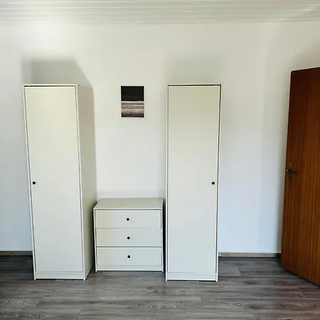 Апартаменты Spacious For 6 Gross Stieten