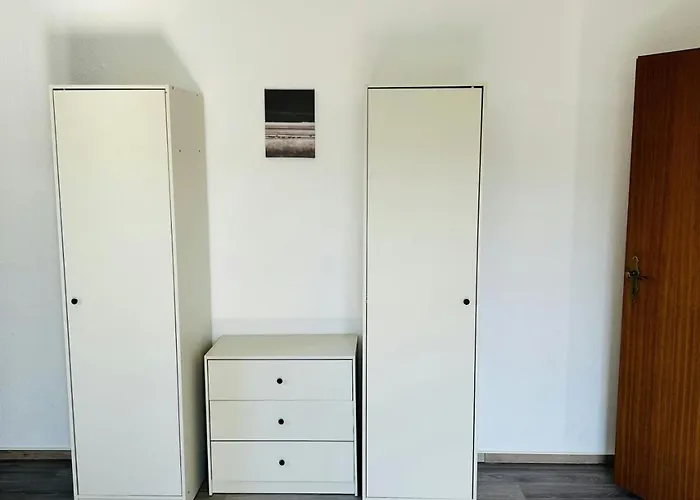 아파트 Spacious For 6 Bobitz